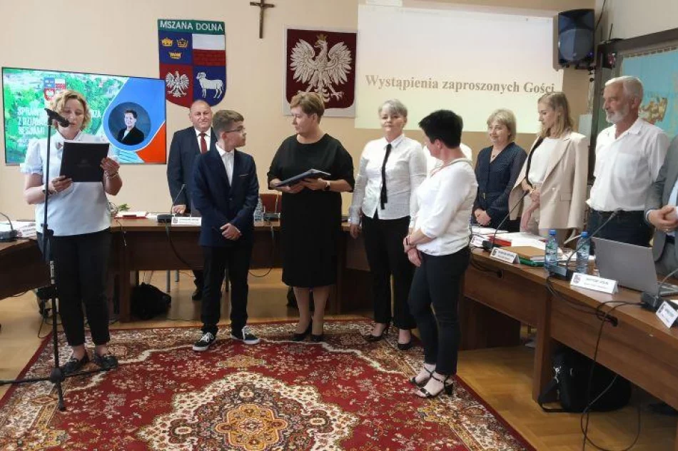 Najlepsi uczniowie z nagrodami od władz samorządu - zdjęcie 10