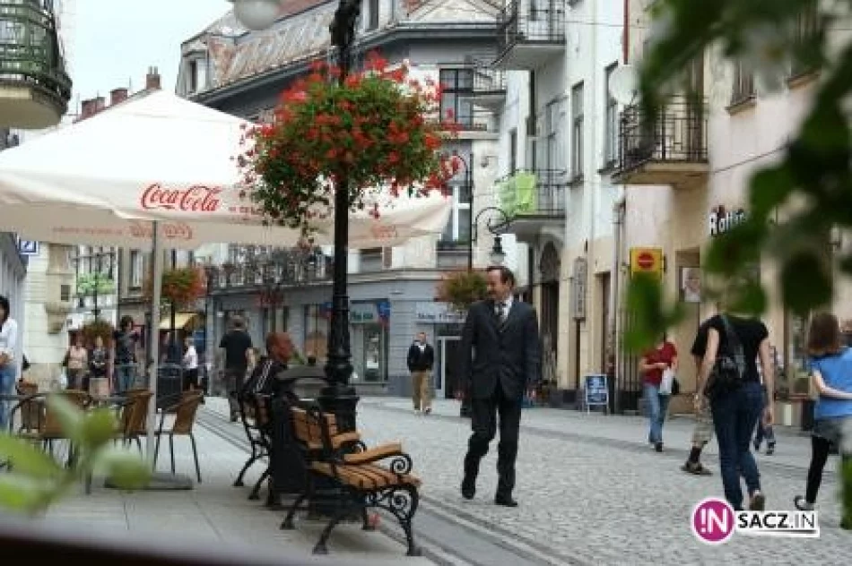 Piją i żebrzą w centrum Nowego Sącza - zdjęcie 2