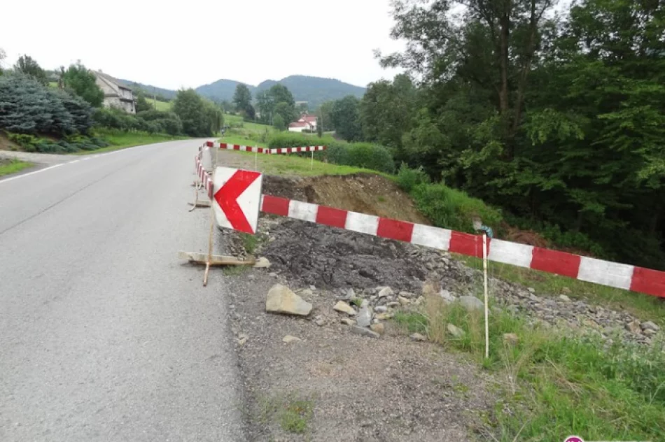 Niebezpieczne osuwisko przy drodze - zdjęcie 3