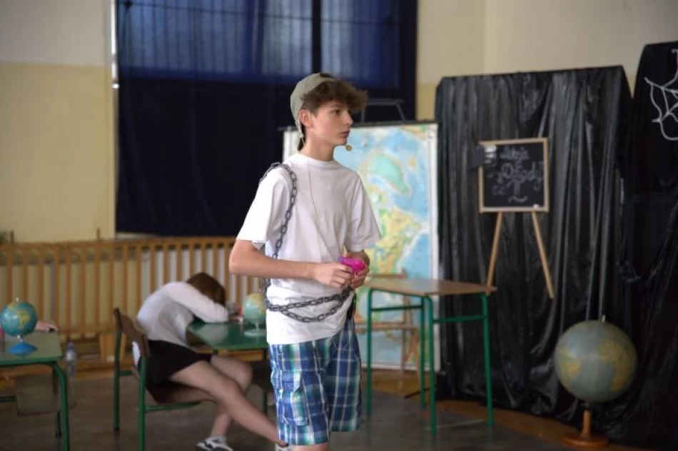 Zakończenie roku szkolnego w miejskich szkołach podstawowych i pożegnanie ośmioklasistów - zdjęcie 14
