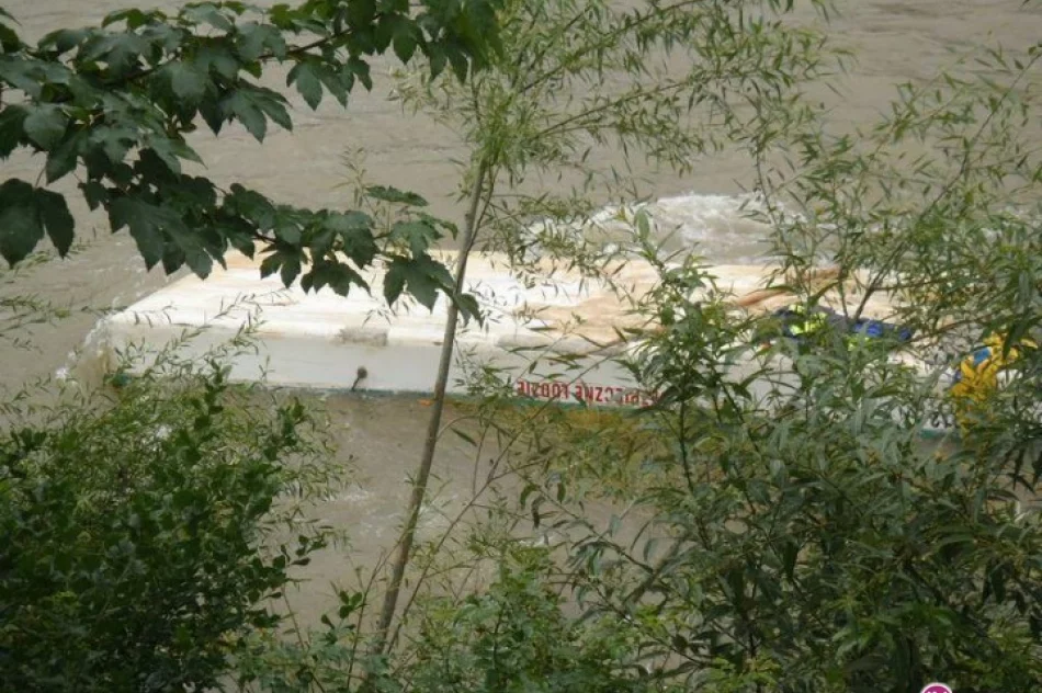 Zatonęła tratwa na Popradzie - zdjęcie 3