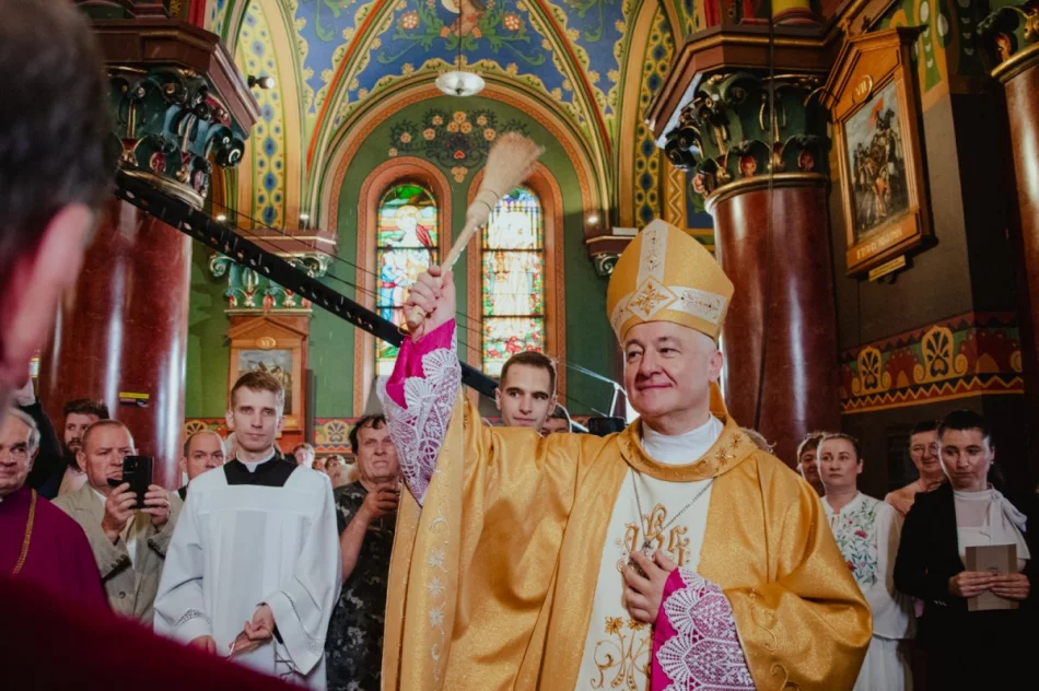 Odbył się Ingres Biskupa Artura Ważnego do Bazyliki Katedralnej pw. Wniebowzięcia NMP w Sosnowcu - zdjęcie 3