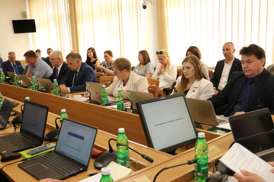 Jednogłośne wotum zaufania oraz jednogłośne absolutorium dla Burmistrz Miasta Limanowa Jolanty Juszkiewicz - zdjęcie 4