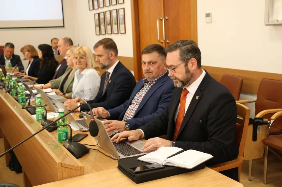 Jednogłośne wotum zaufania oraz jednogłośne absolutorium dla Burmistrz Miasta Limanowa Jolanty Juszkiewicz - zdjęcie 11