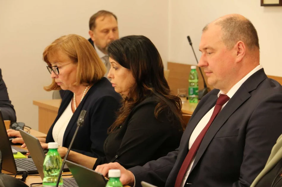 Jednogłośne wotum zaufania oraz jednogłośne absolutorium dla Burmistrz Miasta Limanowa Jolanty Juszkiewicz - zdjęcie 12