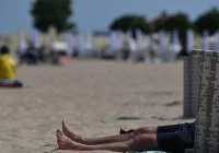 55 proc. Polaków z ok. 20 proc., którzy nie planują jechać na wakacje, nie ma na to odpowiednich środków - zdjęcie główne