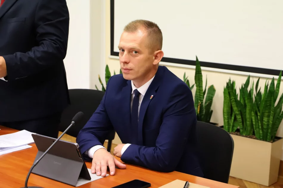 JEDNOGŁOŚNE ABSOLUTORIUM ZA 2023 ROK DLA WÓJTA GMINY LIMANOWA - zdjęcie 4