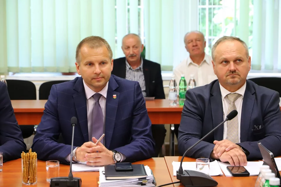JEDNOGŁOŚNE ABSOLUTORIUM ZA 2023 ROK DLA WÓJTA GMINY LIMANOWA - zdjęcie 5