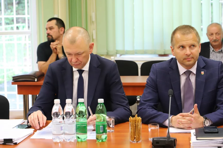 JEDNOGŁOŚNE ABSOLUTORIUM ZA 2023 ROK DLA WÓJTA GMINY LIMANOWA - zdjęcie 6