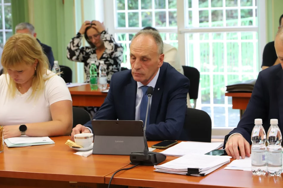 JEDNOGŁOŚNE ABSOLUTORIUM ZA 2023 ROK DLA WÓJTA GMINY LIMANOWA - zdjęcie 7