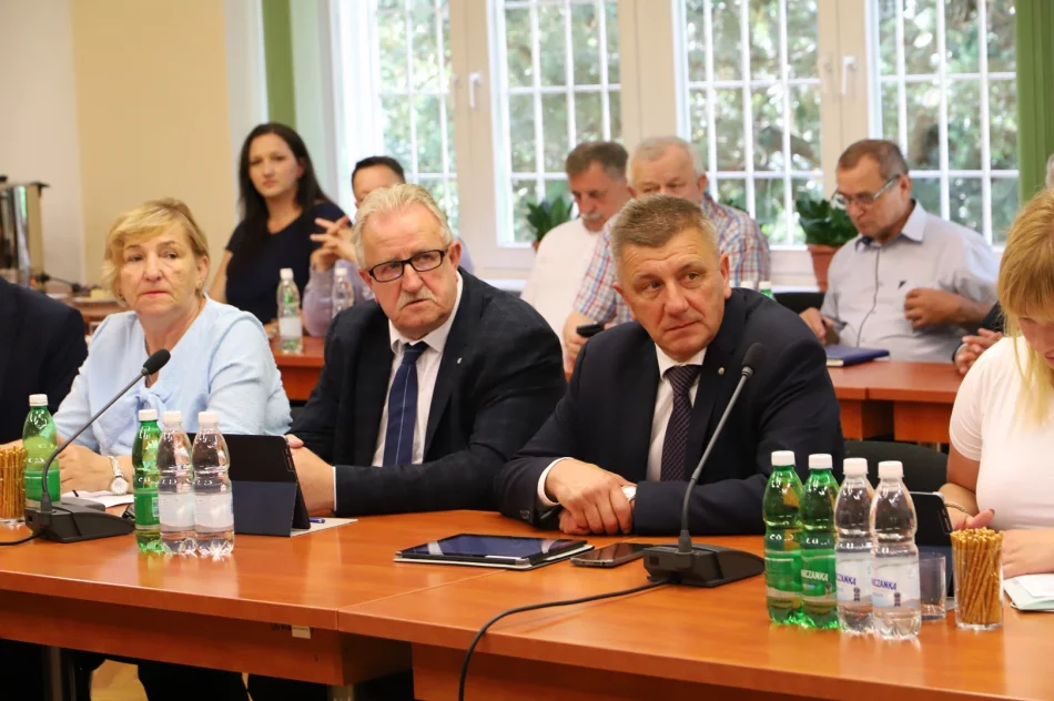 JEDNOGŁOŚNE ABSOLUTORIUM ZA 2023 ROK DLA WÓJTA GMINY LIMANOWA - zdjęcie 8