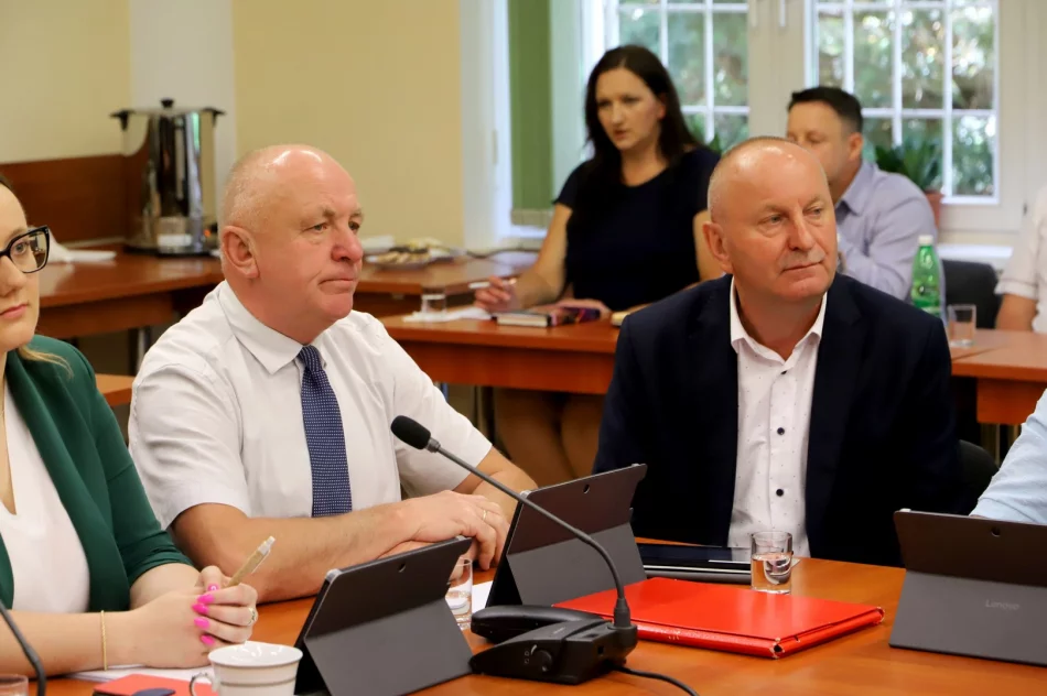 JEDNOGŁOŚNE ABSOLUTORIUM ZA 2023 ROK DLA WÓJTA GMINY LIMANOWA - zdjęcie 9