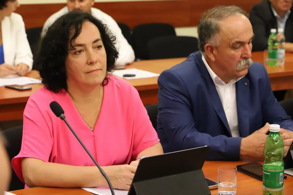 JEDNOGŁOŚNE ABSOLUTORIUM ZA 2023 ROK DLA WÓJTA GMINY LIMANOWA - zdjęcie 12