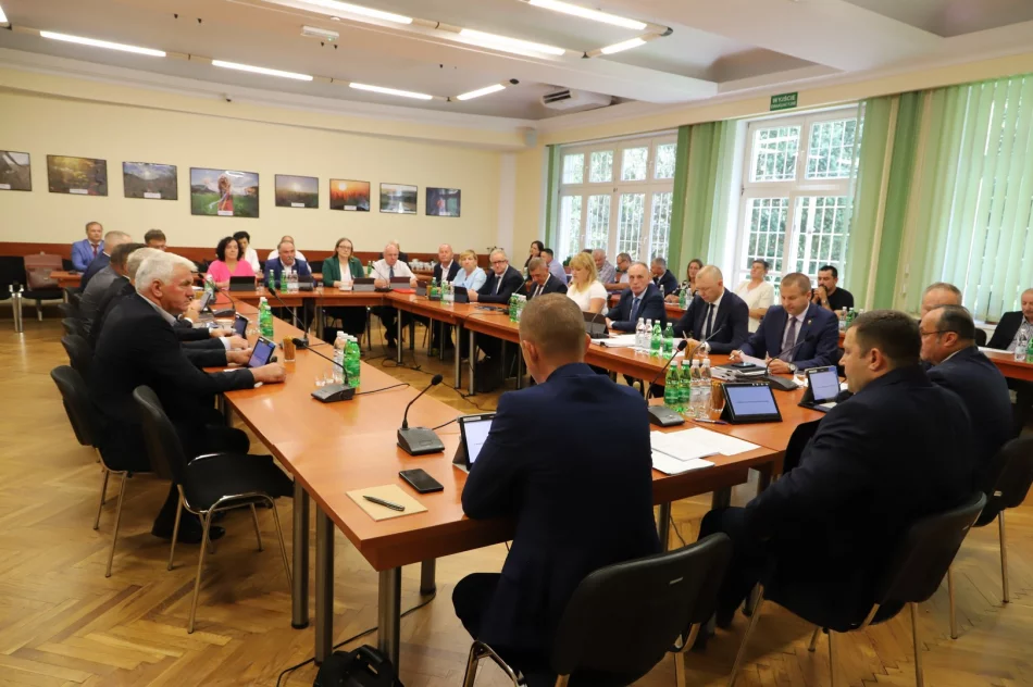JEDNOGŁOŚNE ABSOLUTORIUM ZA 2023 ROK DLA WÓJTA GMINY LIMANOWA - zdjęcie 13