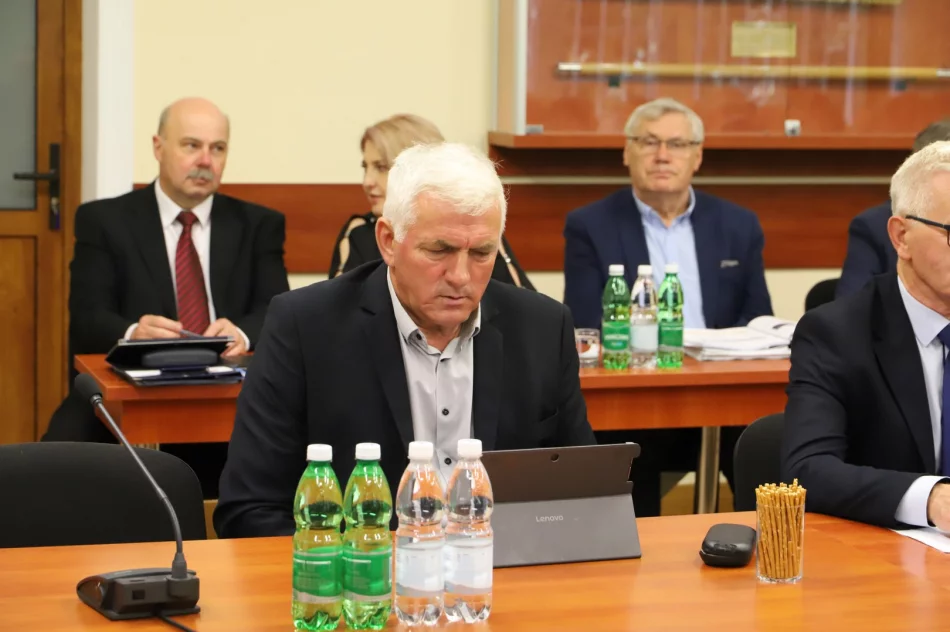 JEDNOGŁOŚNE ABSOLUTORIUM ZA 2023 ROK DLA WÓJTA GMINY LIMANOWA - zdjęcie 14