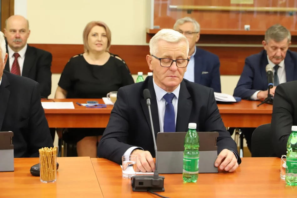 JEDNOGŁOŚNE ABSOLUTORIUM ZA 2023 ROK DLA WÓJTA GMINY LIMANOWA - zdjęcie 15