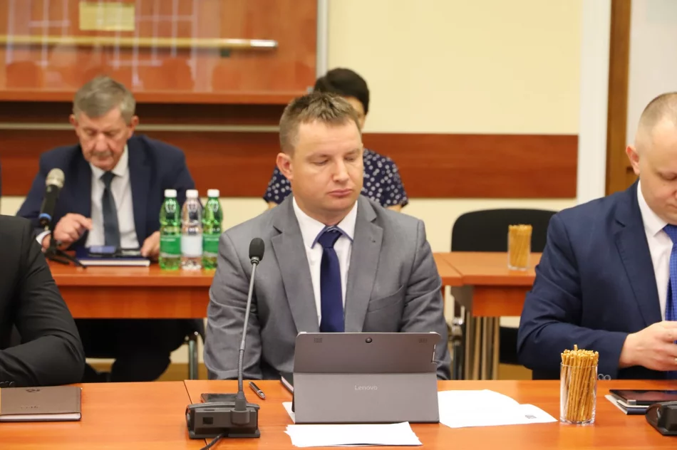 JEDNOGŁOŚNE ABSOLUTORIUM ZA 2023 ROK DLA WÓJTA GMINY LIMANOWA - zdjęcie 17