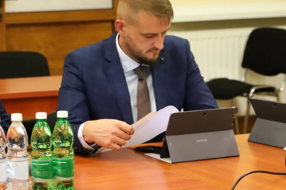 JEDNOGŁOŚNE ABSOLUTORIUM ZA 2023 ROK DLA WÓJTA GMINY LIMANOWA - zdjęcie 19