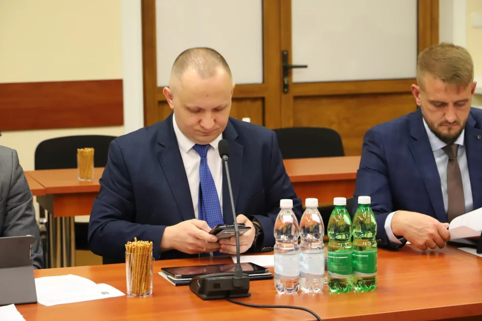 JEDNOGŁOŚNE ABSOLUTORIUM ZA 2023 ROK DLA WÓJTA GMINY LIMANOWA - zdjęcie 20