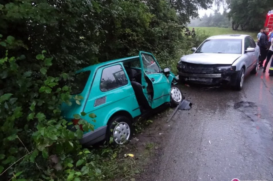 Czołowe zderzenie samochodów - zdjęcie 2