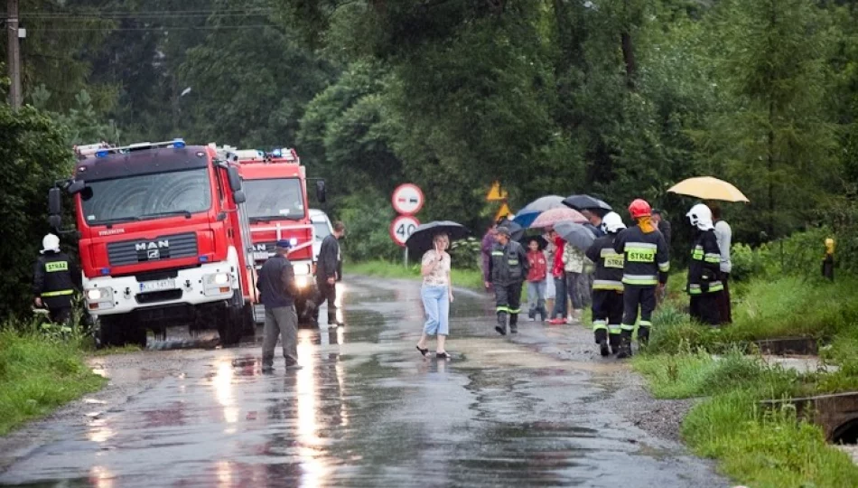 Ulewne deszcze, zatkane przepusty i podtopienia - zdjęcie 1