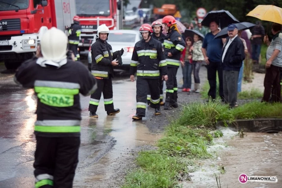 Ulewne deszcze, zatkane przepusty i podtopienia - zdjęcie 3