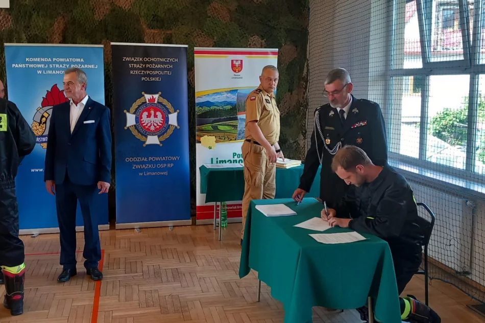 Uroczyste ślubowanie strażaków-ochotników  - zdjęcie 8