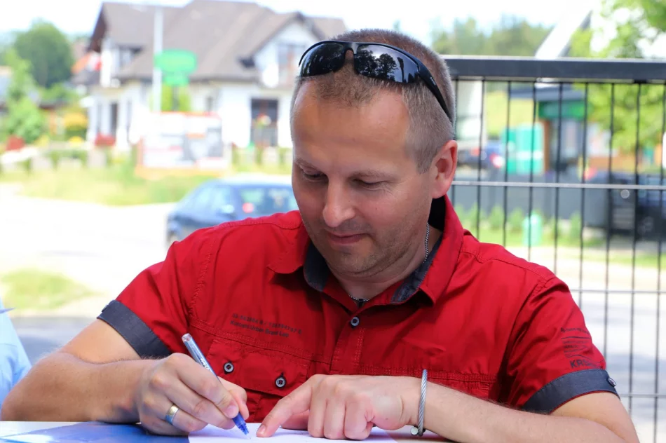 Budowa kanalizacji sanitarnej w miejscowości Kłodne i Męcina - zdjęcie 8