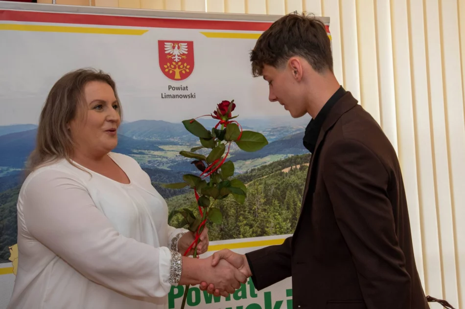 Zasłużeni dla promocji Limanowszczyzny z nagrodami (ZDJĘCIA) - zdjęcie 6