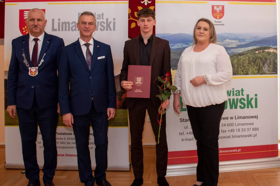 Zasłużeni dla promocji Limanowszczyzny z nagrodami (ZDJĘCIA) - zdjęcie 17