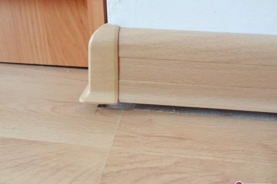 Ściany zamakają i pękają - zdjęcie 3