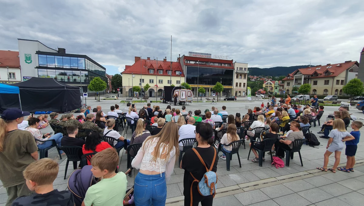 Rozpoczął się 37. ULICA Festival. Zobacz spektakl międzynarodowej grupy na rynku