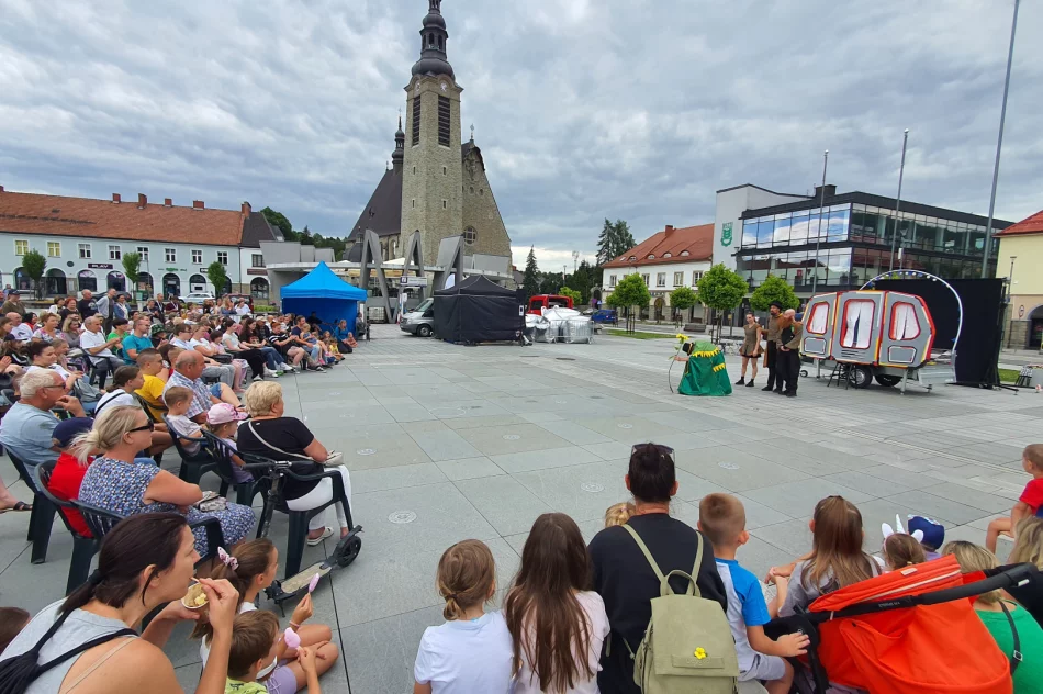 Rozpoczął się 37. ULICA Festival. Zobacz spektakl międzynarodowej grupy na rynku - zdjęcie 11