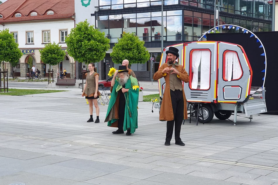 Rozpoczął się 37. ULICA Festival. Zobacz spektakl międzynarodowej grupy na rynku - zdjęcie 12
