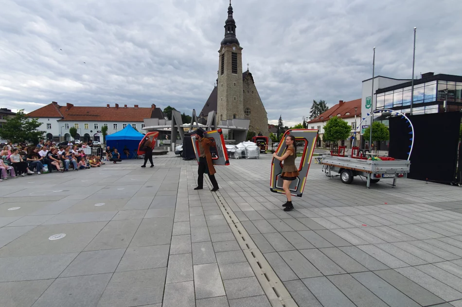 Rozpoczął się 37. ULICA Festival. Zobacz spektakl międzynarodowej grupy na rynku - zdjęcie 18