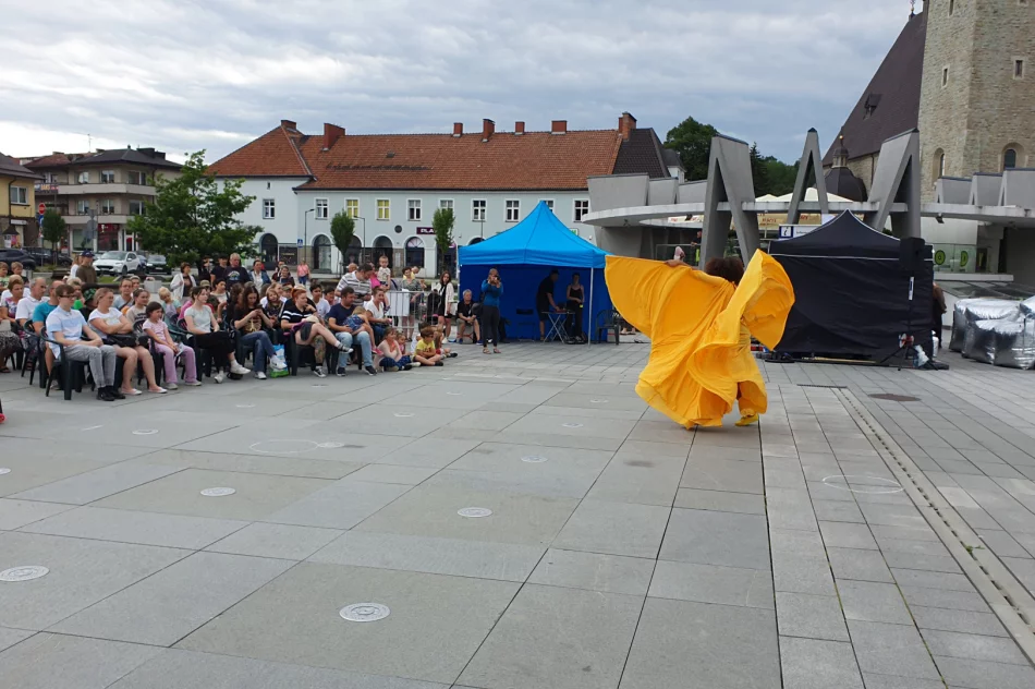Rozpoczął się 37. ULICA Festival. Zobacz spektakl międzynarodowej grupy na rynku - zdjęcie 20