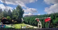 Betoniarka zerwała linie nad drogą. Uszkodzone 3 słupy i 2 ogrodzenia - zdjęcie 2