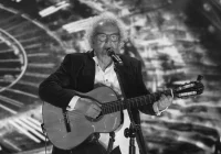 Zmarł Tadeusz Woźniak, niezapomniany wykonawca piosenki "Zegarmistrz światła" - zdjęcie główne