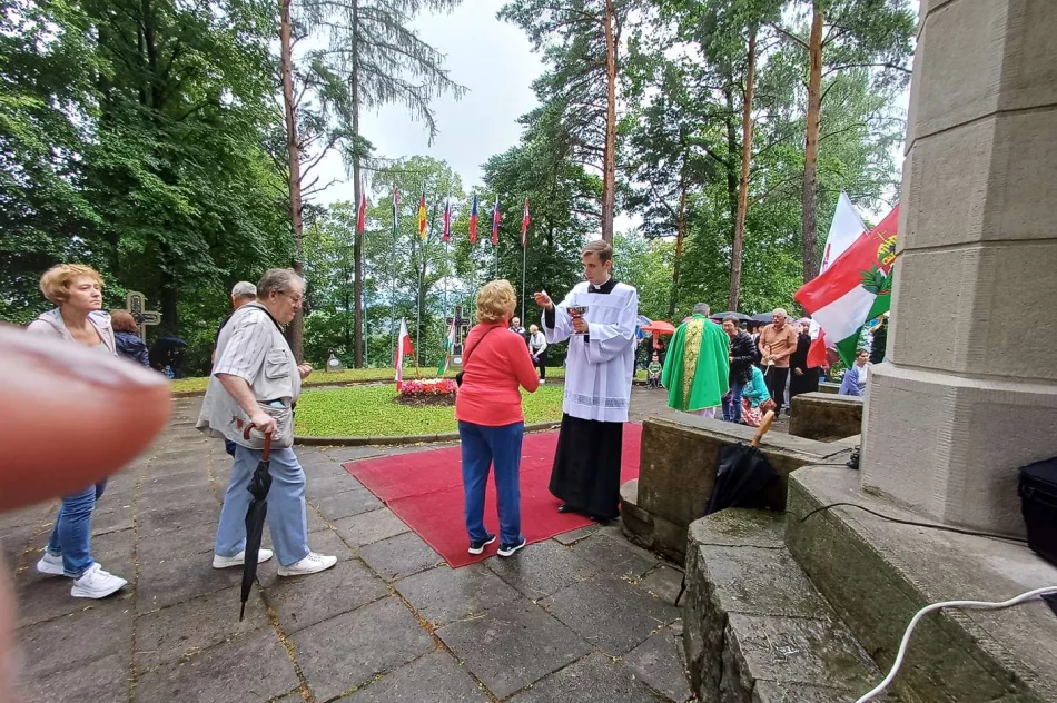 Na Jabłońcu odprawiona została tradycyjna lipcowa Msza Święta - zdjęcie 8