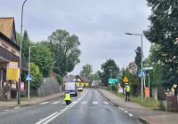 Policja bada okoliczności wypadku, w którym ranna została 77-letnia kobieta - zdjęcie główne