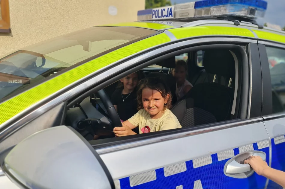 Policjanci zaprezentowali sprzęt i rozmawiali o bezpieczeństwo - zdjęcie 2