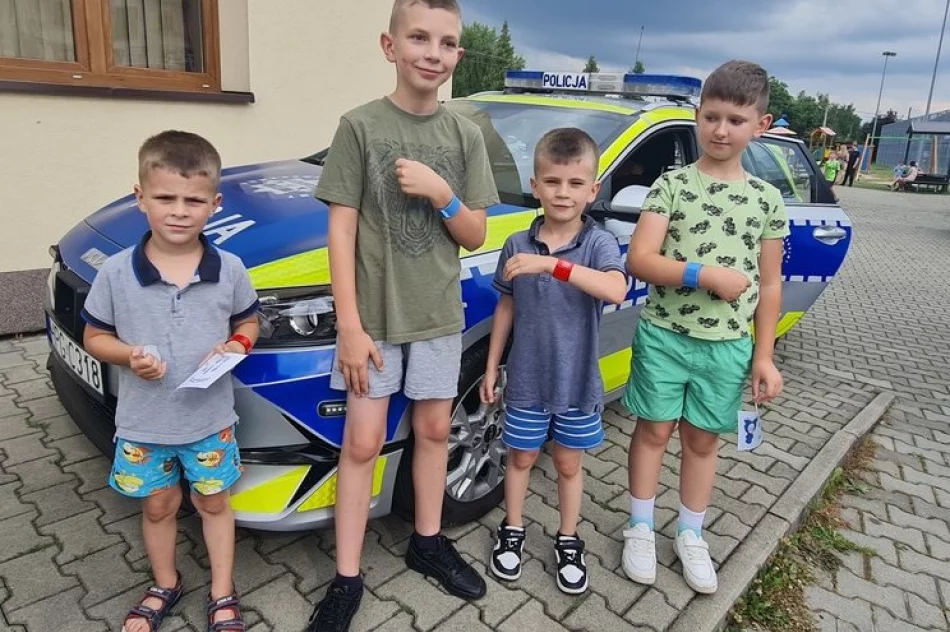 Policjanci zaprezentowali sprzęt i rozmawiali o bezpieczeństwo - zdjęcie 3