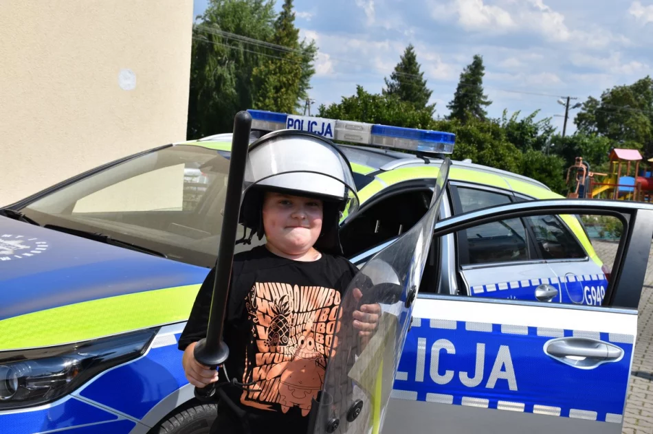 Policjanci zaprezentowali sprzęt i rozmawiali o bezpieczeństwo - zdjęcie 6