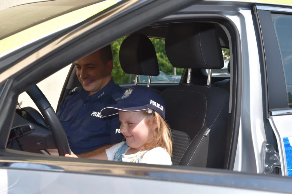 Policjanci zaprezentowali sprzęt i rozmawiali o bezpieczeństwo - zdjęcie 7