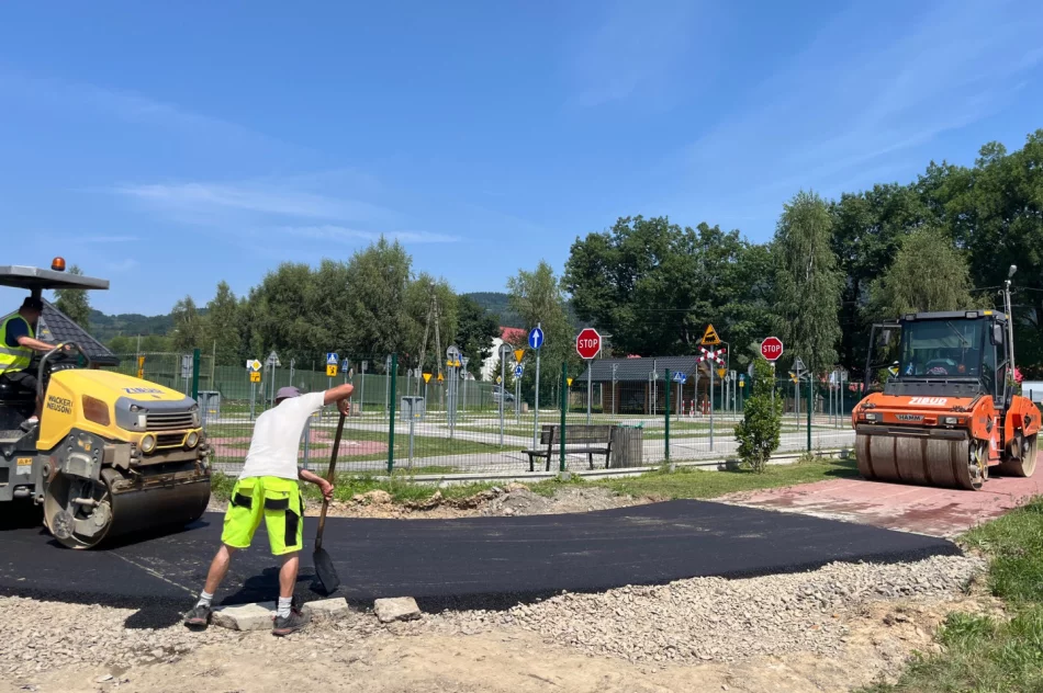 Asfaltowa nawierzchnia na nowej ścieżce rowerowej - zdjęcie 6