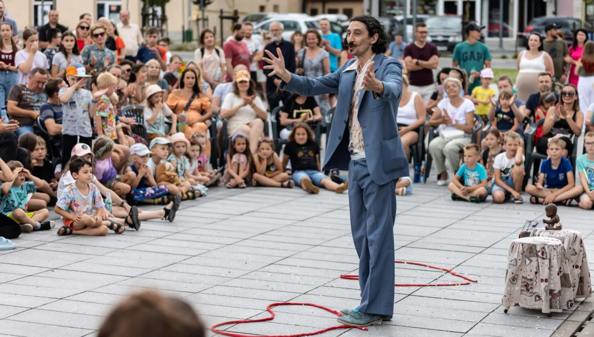  DNI LIMANOWEJ 2024 - teatry uliczne opanowały miasto w pierwszy weekend wydarzenia