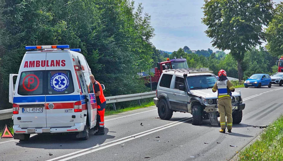 Zderzenie dwóch aut, DK 28 zablokowana - zdjęcie 1