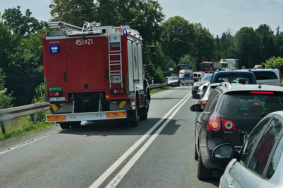Zderzenie dwóch aut, DK 28 zablokowana - zdjęcie 3