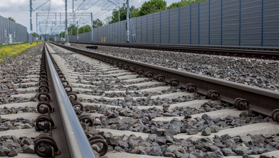 Śmiertelne potrącenie przez pociąg, wstrzymany ruch kolejowy w kierunku Tarnowa - zdjęcie 1