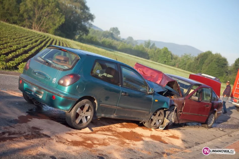 Dwie osoby ranne w zderzeniu czołowym - zdjęcie 4
